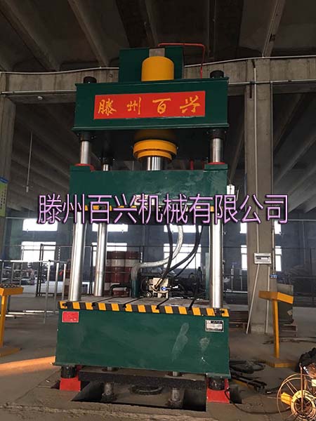 200噸拉伸機實圖