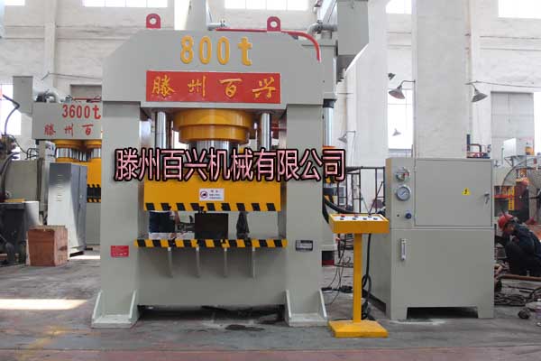 800噸下封板壓花機