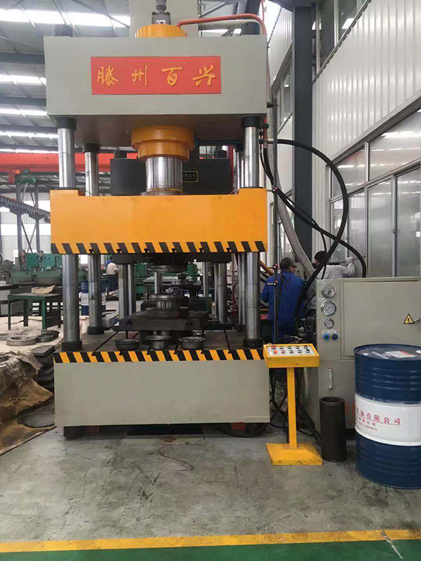 百興三梁四柱液壓機